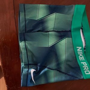 NIKE PRO
